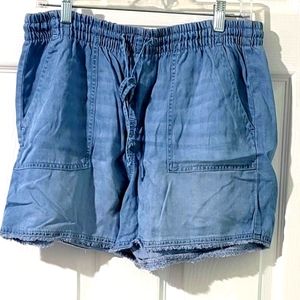 Jordache Women's Pull-On Fray Hem Shorts Size M